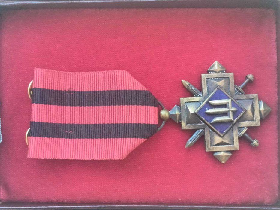 Хрест  у   футлярі