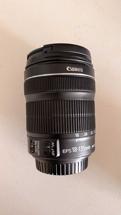 Canon 800D + Lente 18 - 135