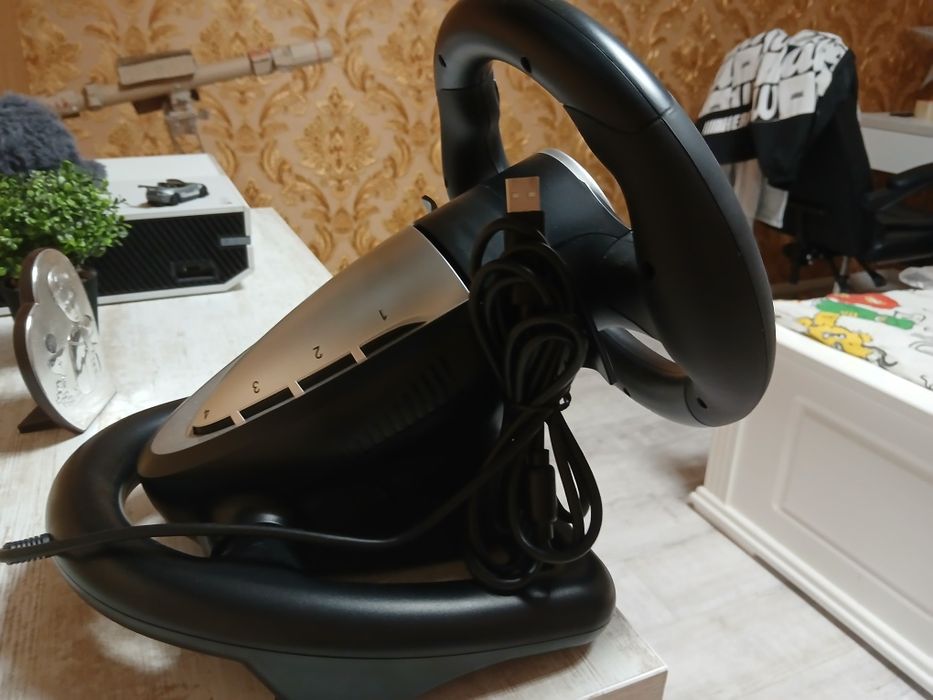 Продам ігровий руль стан чудовий