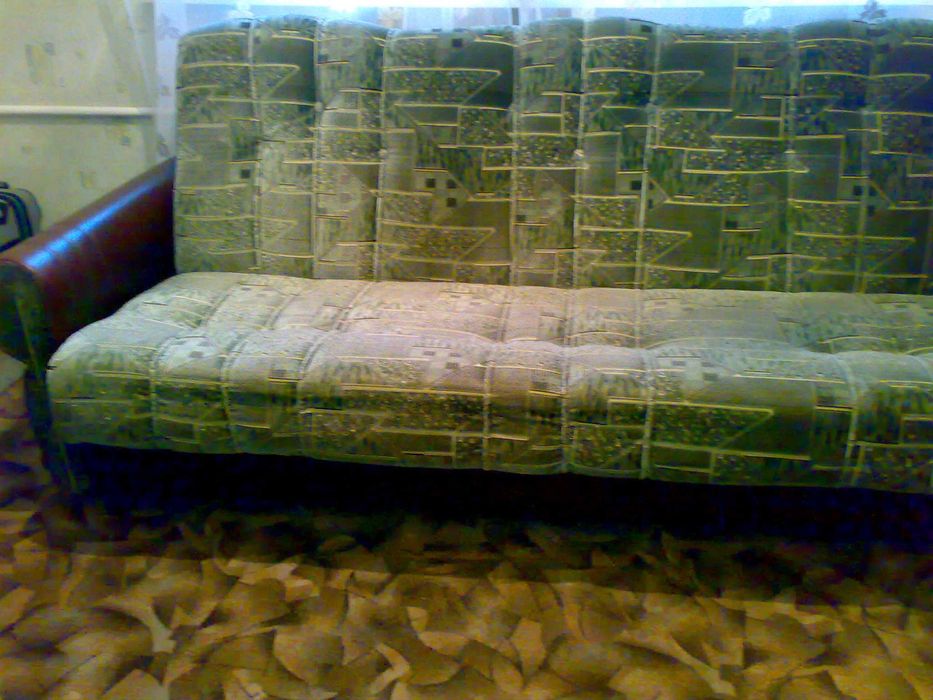 Продам диван в идеальном состоянии с зеленым переливом Недорого 5200гр