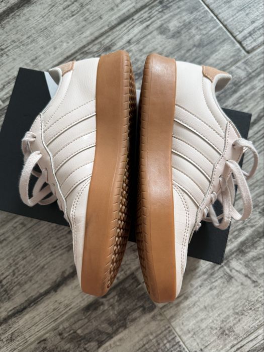 Кросівки Adidas рожеві barreda JP7105 37-38