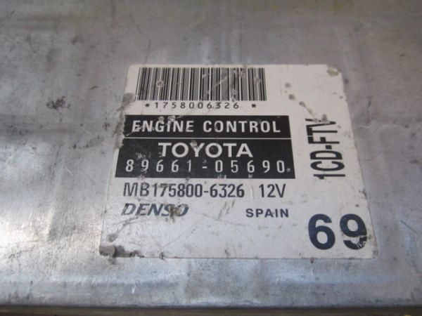 Centralina do Motor - TOYOTA AVENSIS três volumes (_T25_) | 03 - 08