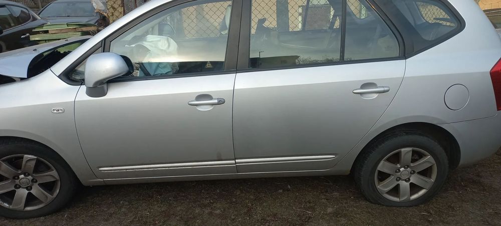 kia carens III 3 06-1 2 7Sdrzwi klapa TYLNA poznań