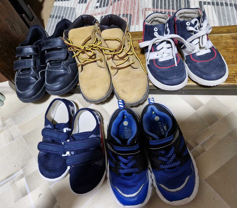 Продам дитяче взуття (тапочки (кеди), кросівки, черевики, хайтопи)
