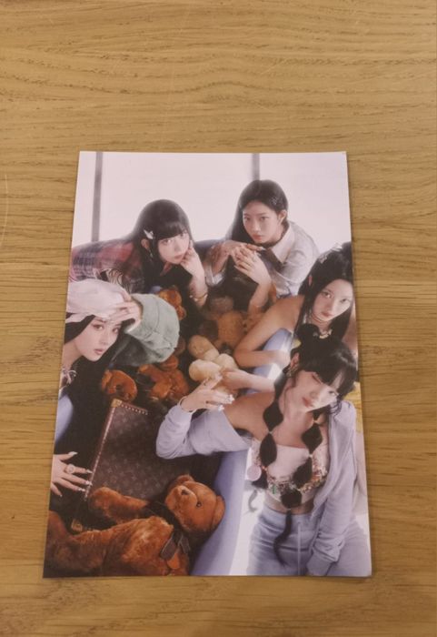 Foto Le Sserafim - EASY