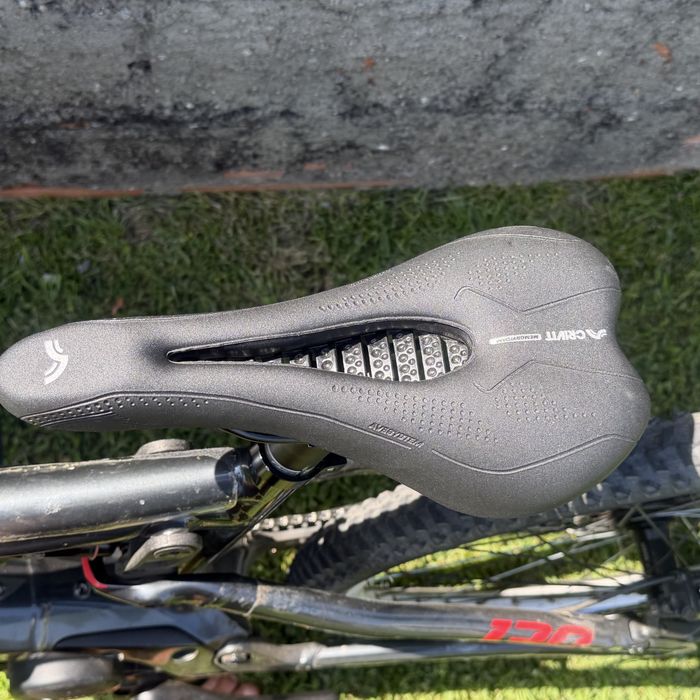 Bicicleta elétrica Cannondale personalizada — peça única