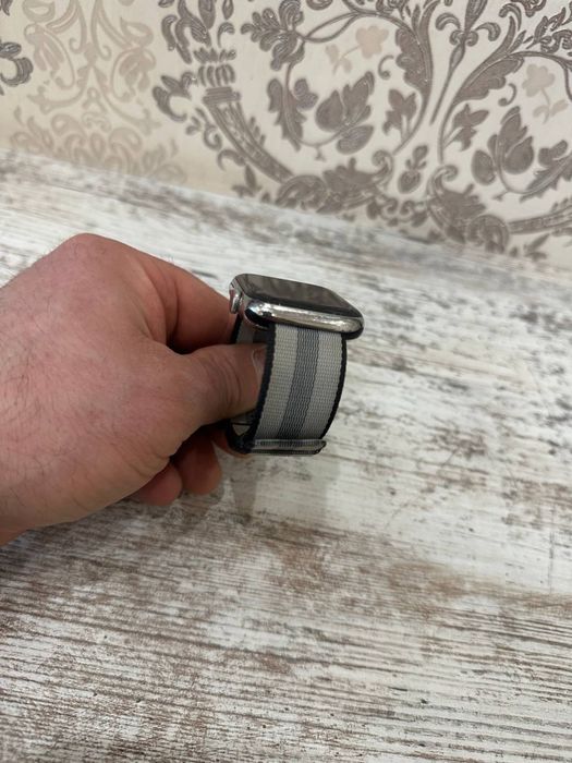 Appel Watch 5 44mm.Stainless steel + Sapphire Crystal. LTE