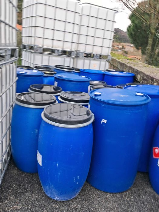 Depósitos de 1000Litros com palete de chapa