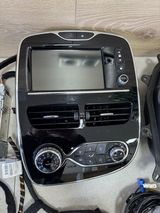 Магнитола монитор 259156379R акустика R-Link Renault Clio4/5 Клио 4
