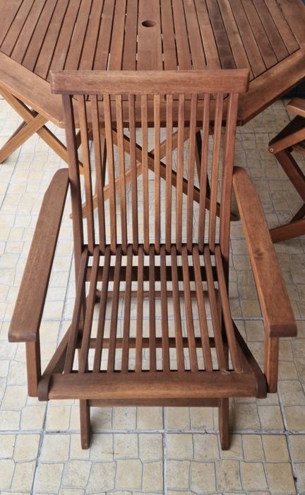 Conjunto 1 Mesa Acácia OCTOGONAL + 4 Cadeiras Acácia c/ Braços