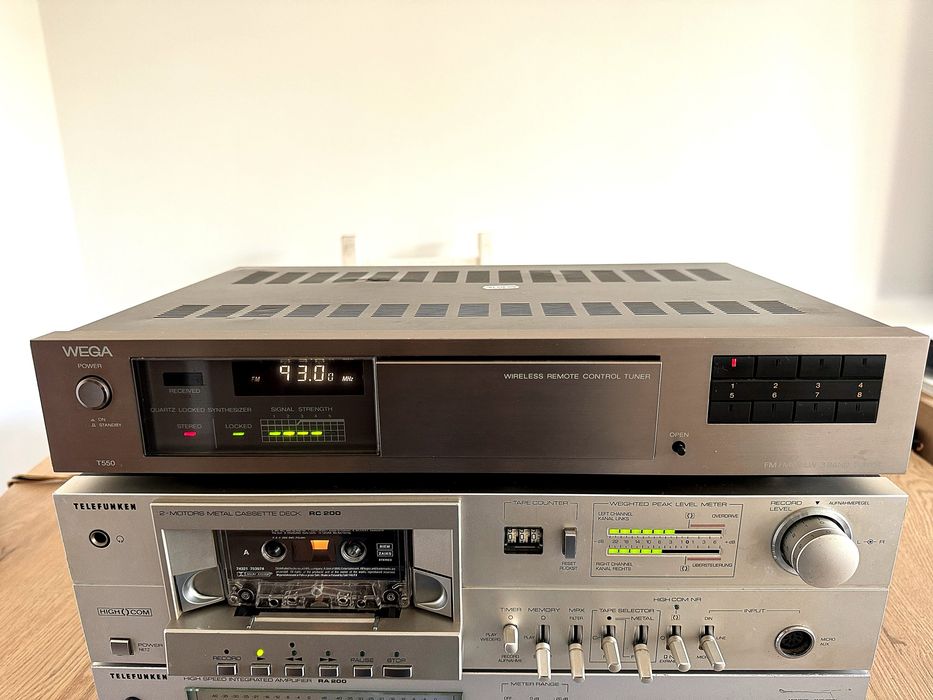 WEGA T550 - tuner FM/MW/LW - Quartz Synthesizer - West Germany