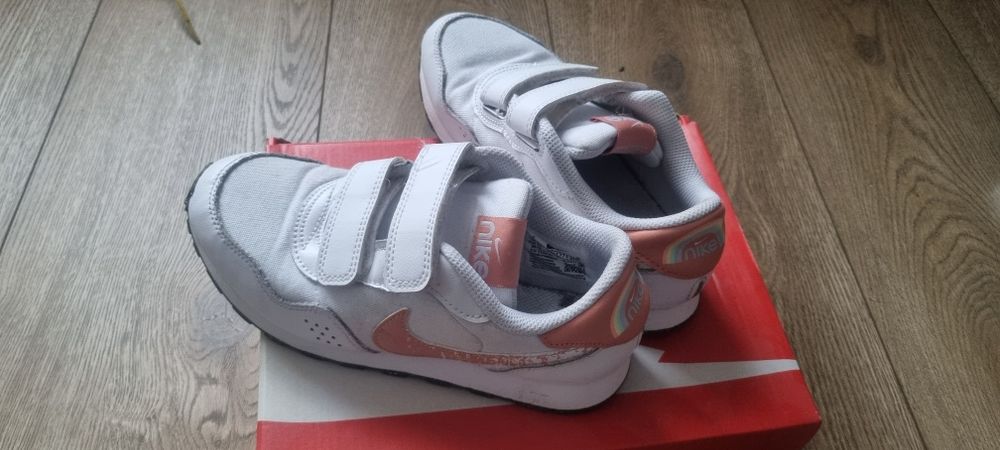 Nike Sporstwear MD VALIANT SE - Sneakersy r. 33,5