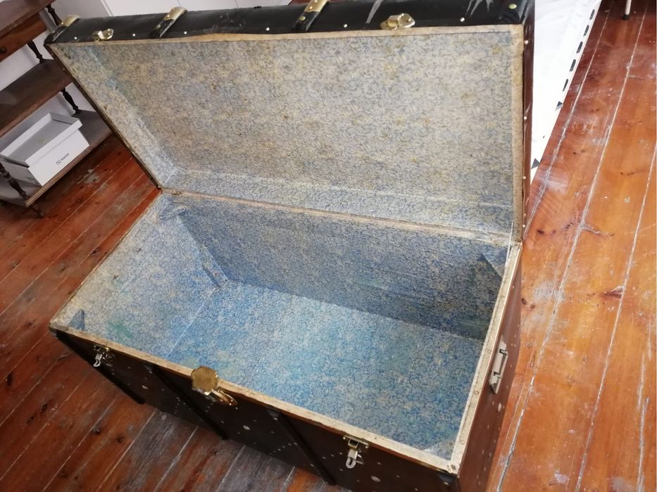 Arca Antiga em madeira