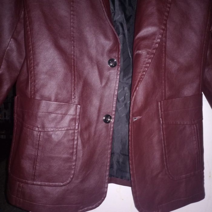Blazer unisexo em pele. Novo