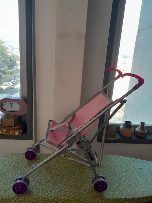 Vendo Carro para Bonecas muito bonito como novo