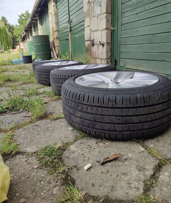Продам  225/45 R17 Y  титанові диски, резина в подарунок)