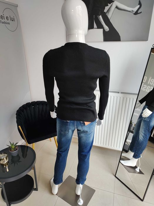 Sweter z wytłaczanymi wzorami - czarny XL