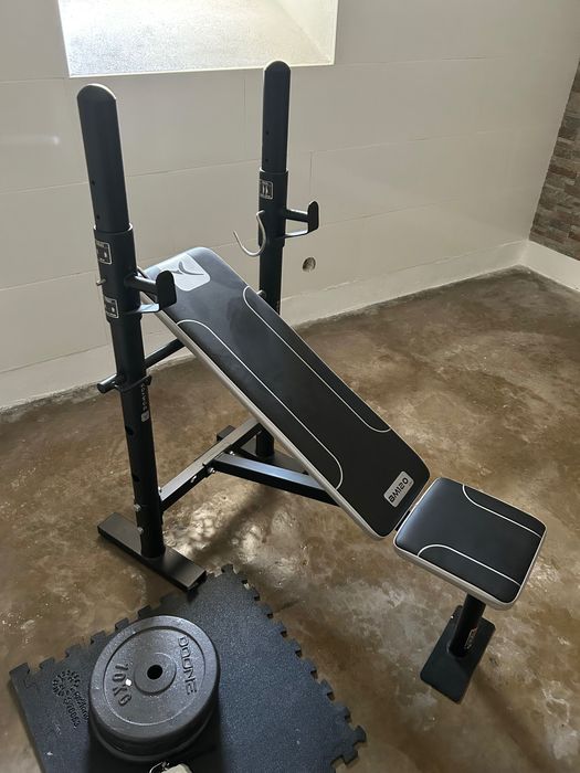 Banco de supino com suporte para barra