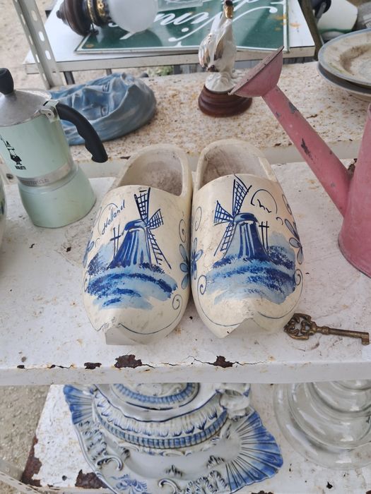 Par sapatos em madeira