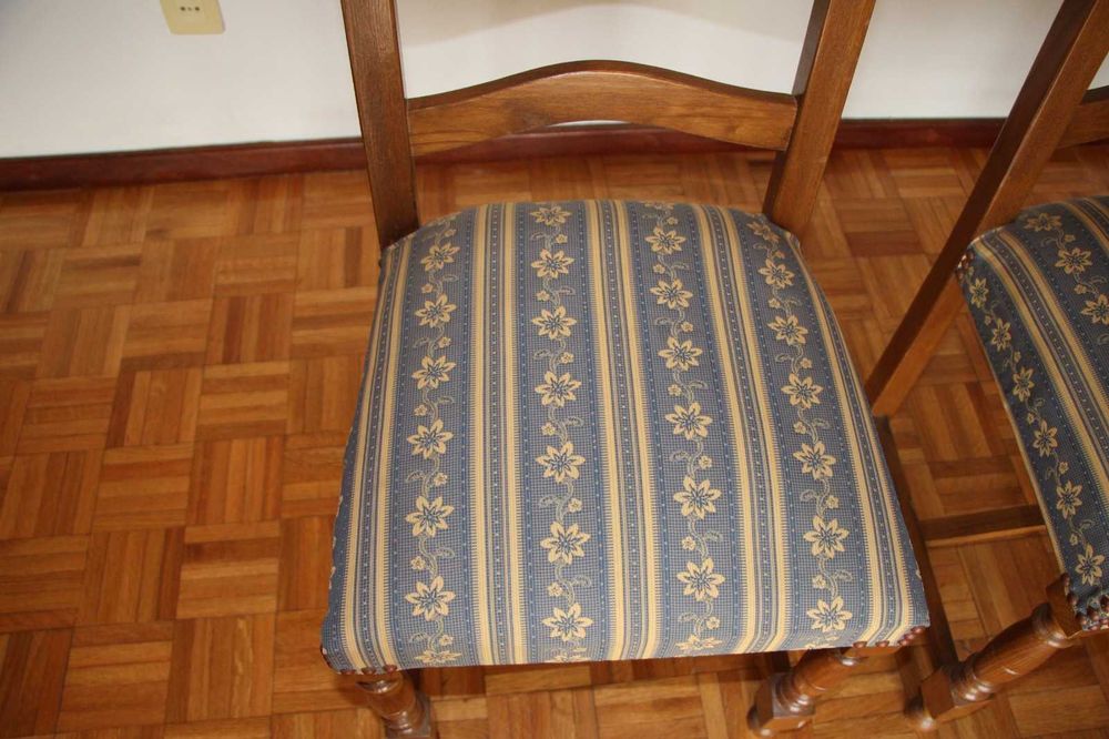 Conjunto de duas Cadeiras Vintage