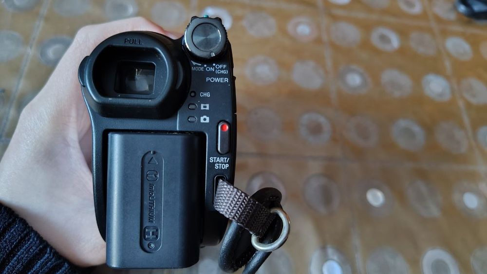 Терміново! Відео - фотокамера Sony + фірмова сумка (слінг). Торг.