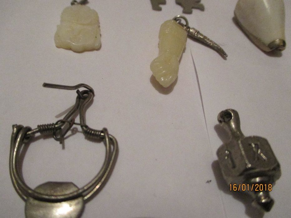 17 amuletos e medalhas para fios pendentes