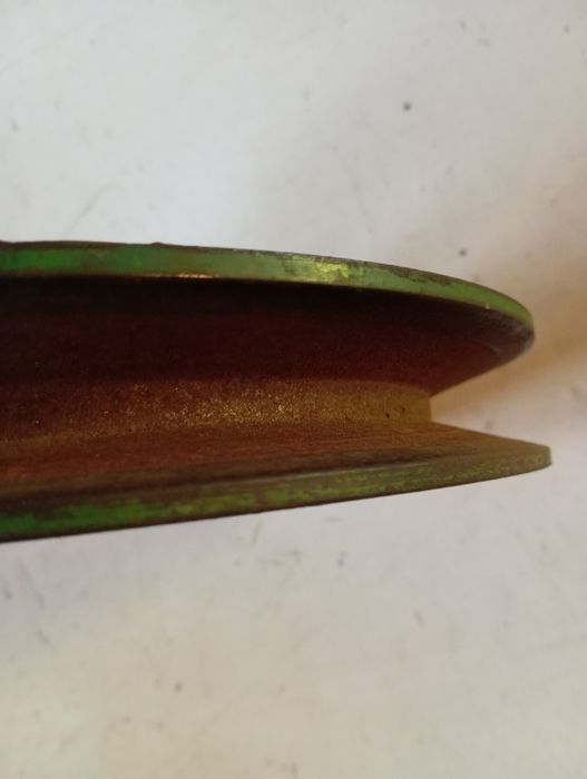 Шків привода шнека жатки HXE38943 John Deere