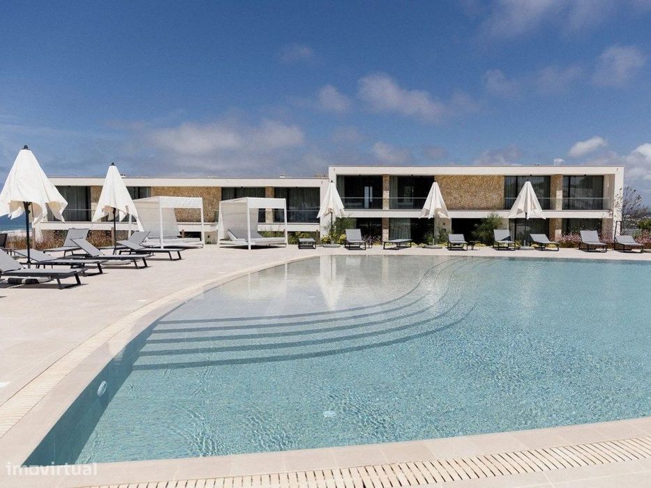 Elegant 3-Bedroom Apartment with Sea and Óbidos Lagoon Views