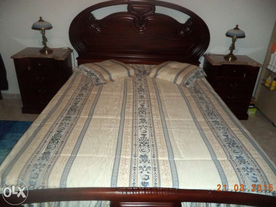 Edredon e tapetes de quarto