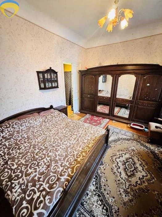 Продам 3-кімнатну квартиру в Центрі.