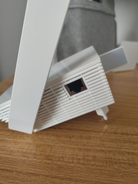 Wi-Fi 6 extender TP-Link RE705X