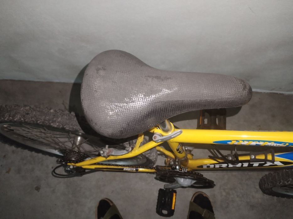 Vendo uma bicicleta para crianças até 12 anos, valor €30.