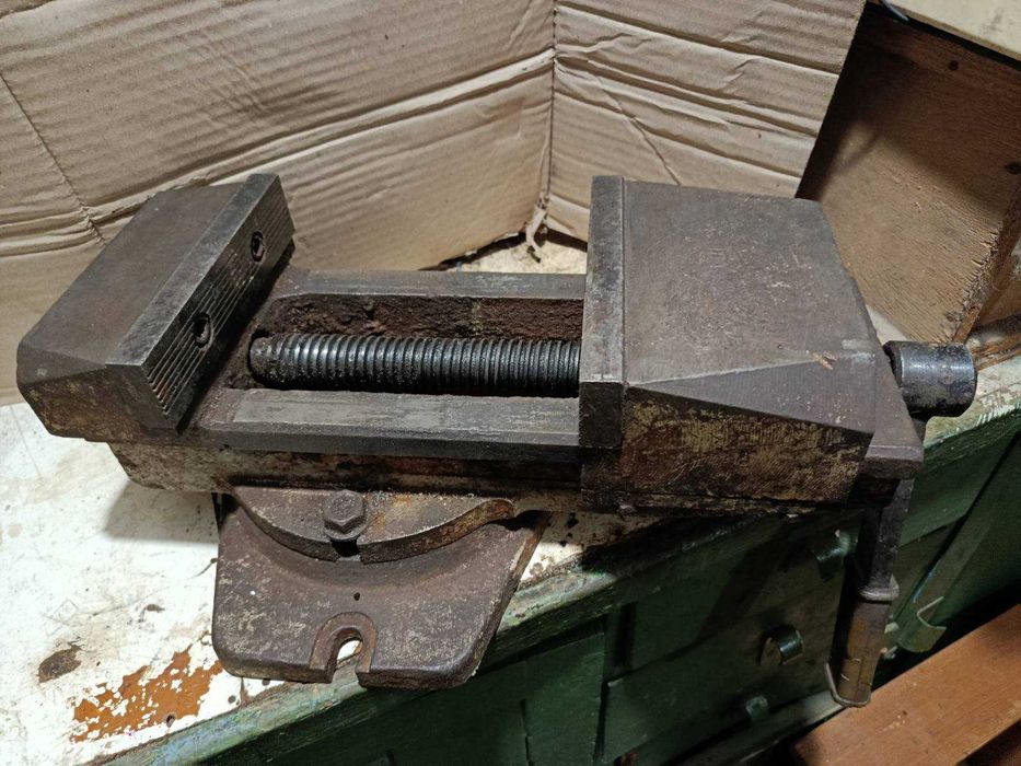 Лещата поворотні верстатні