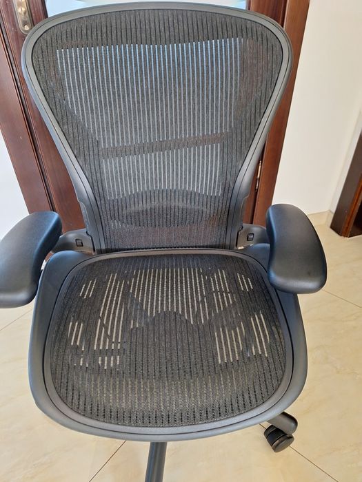 Ергономічне крісло Herman miller aeron