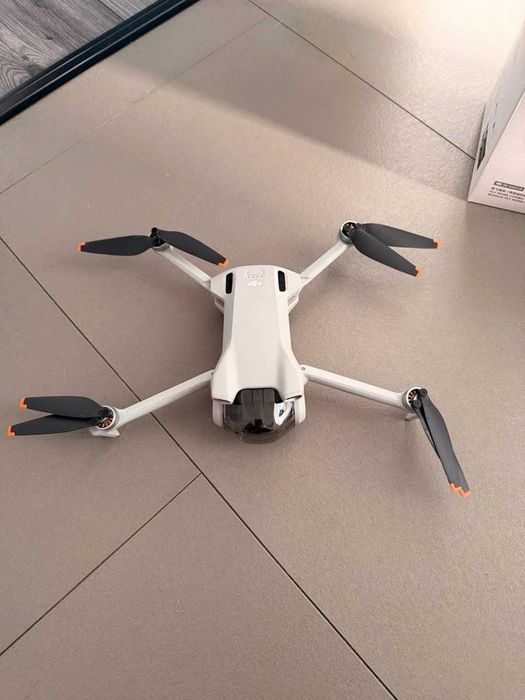 DJI Mini 3 Fly More Combo z kontrolerem RC z ekranem