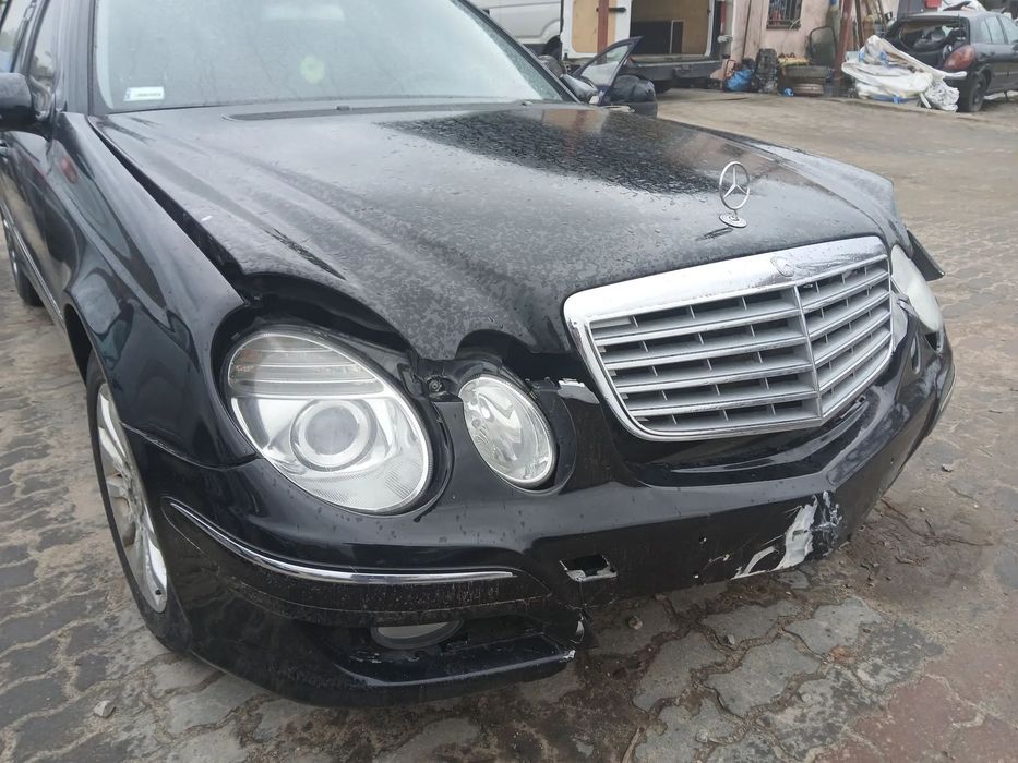 MERCEDES W211 KOLOR NIECZYTELNY maska pokrywa silnika klapa bagażnika zderzak lampa reflektor pas przedni stop lampy halogeny przeciwmgłowe odblaski grill atrapa znaczek błotnik  błotniki drzwi zbiornik wlew paliwa szyba lusterko klamka klamki zamek centr