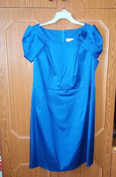 Elegancka niebieska sukienka