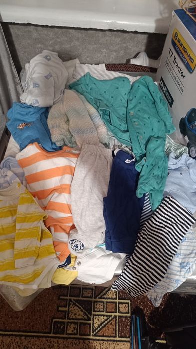 Дитячі речі, памперси, гігієна