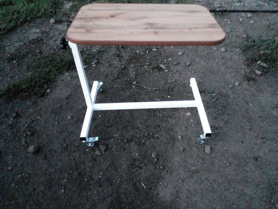 Продам стол приліжковий