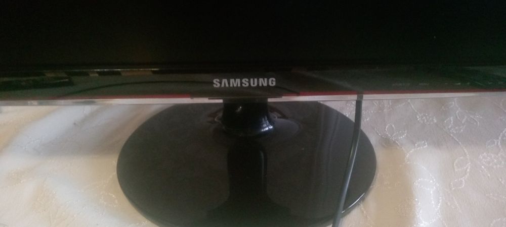 Telewizora 1v2 Monitor model Samsung T24A350