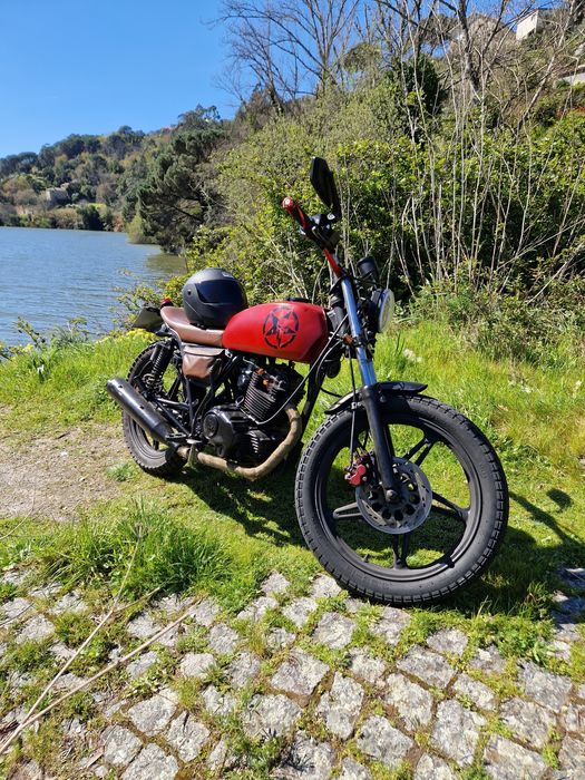 Moto cafe racer 125 4t 11kw