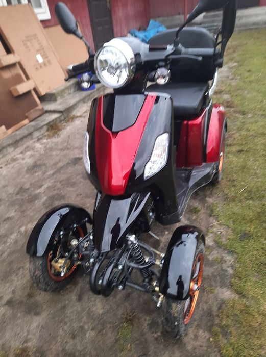 Електроскутер чотириколісний.В ідеальному стані