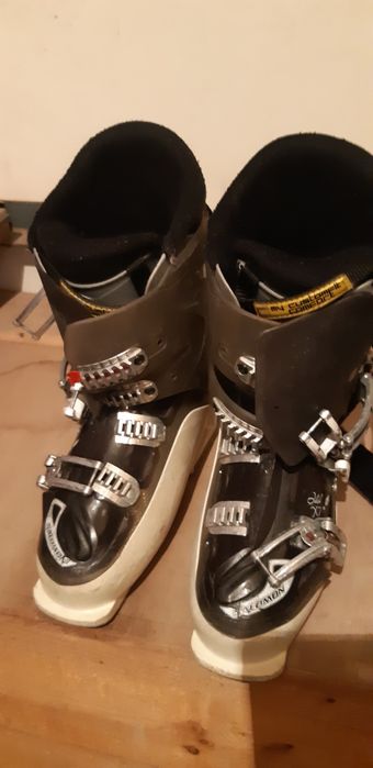 Продам лижні черевики