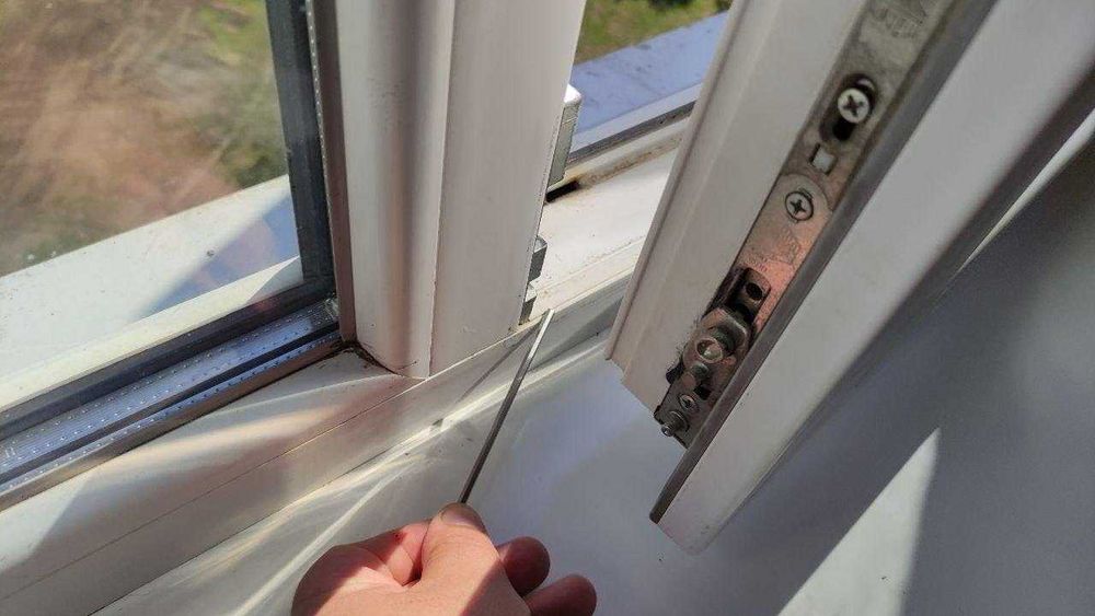 Регулювання пластикових вікон та дверей . Заміна фурнитури