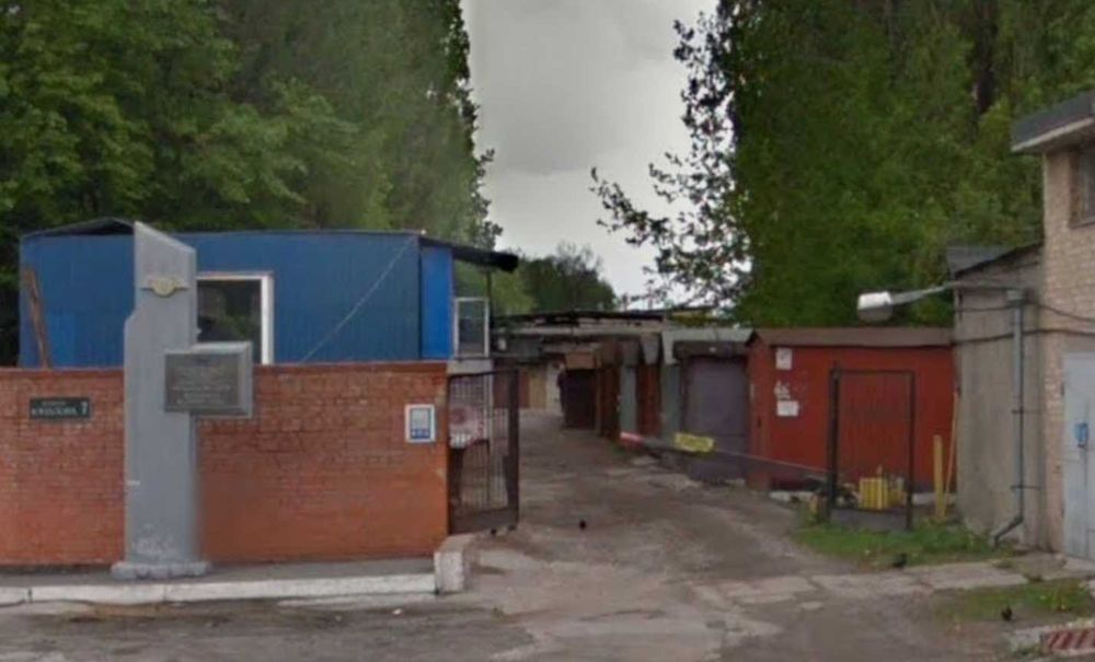 Продам цегляний гараж з підвалом 39.4 м.кв. ГК Батлика.