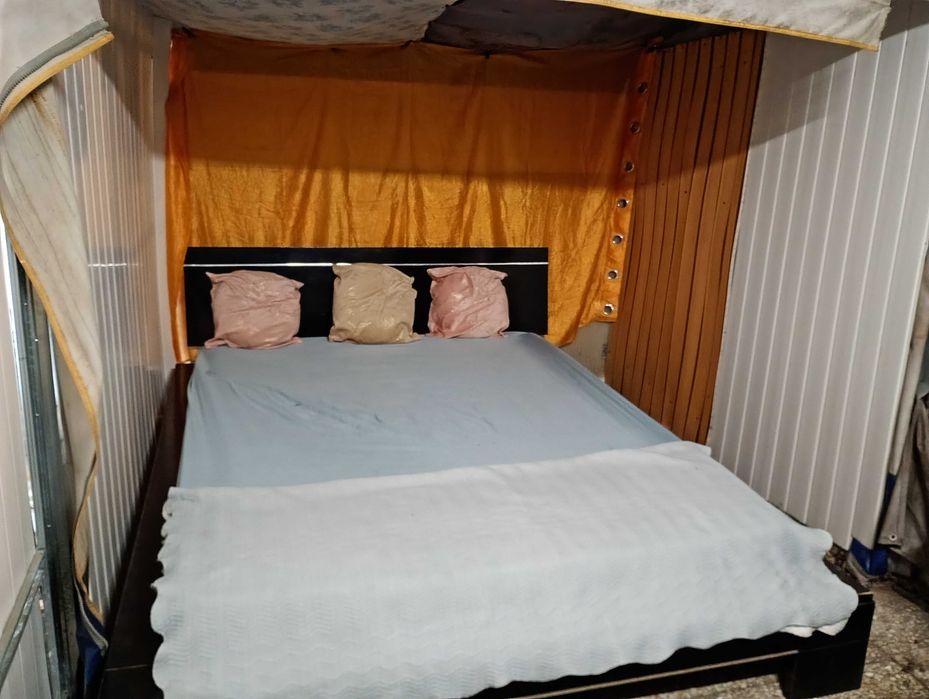 Vendo caravana com alongado fixo em parque de campismo em Canidelo.
