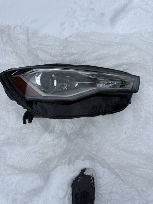 Фара AUDI A6 C7 передню права