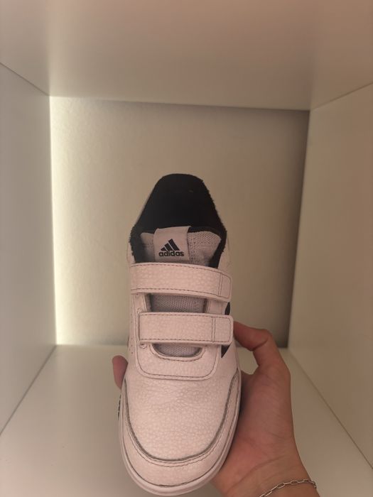 sapatilhas brancas menino