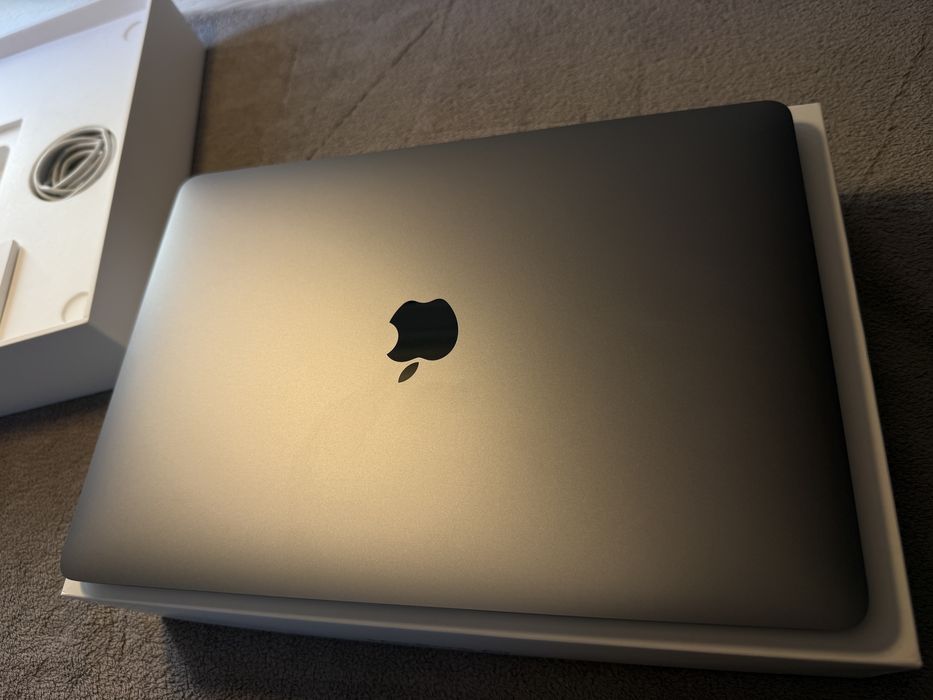Apple Macbook Air 13” 2020 INTEl i3