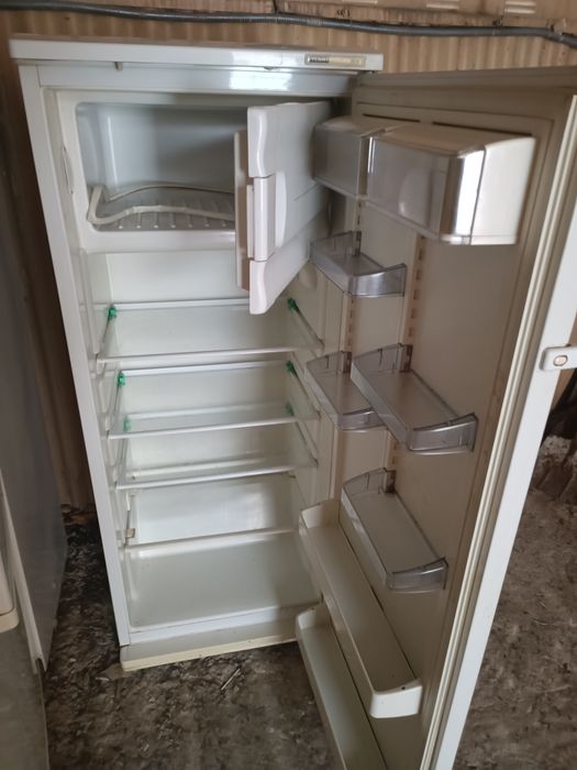 Холодильники б/у  продам